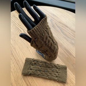 Hand beaded fingerless gloves